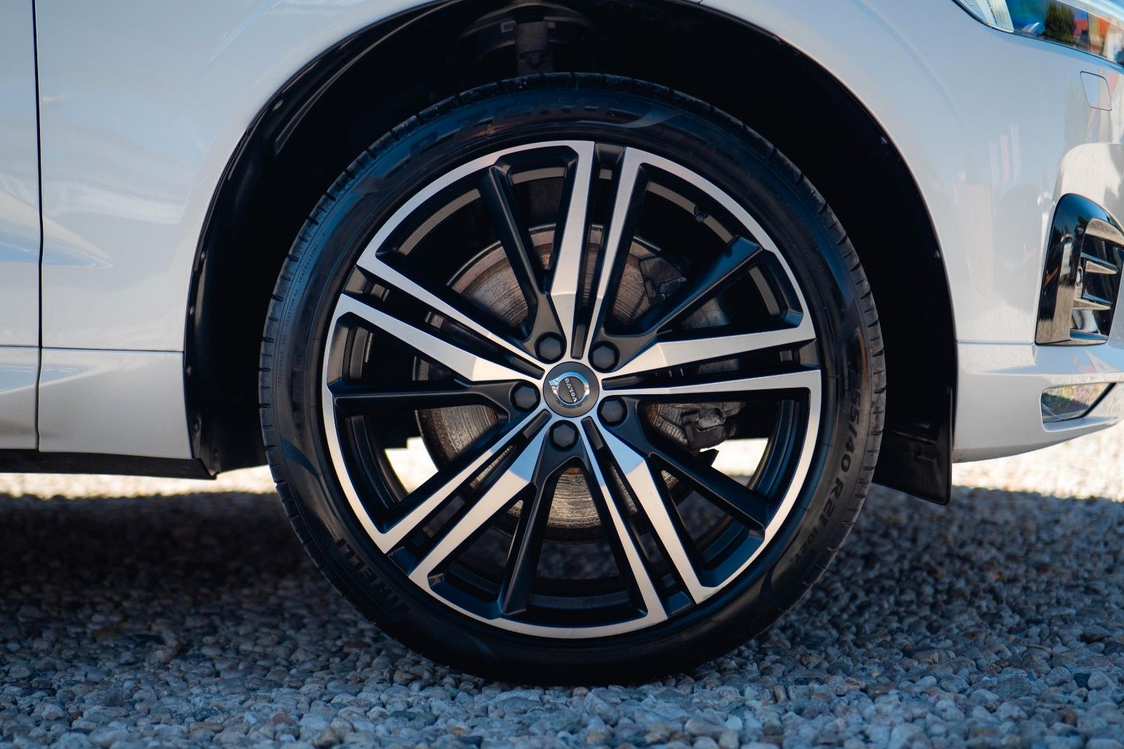 Fahrzeugabbildung Volvo XC60 R Design AWD | ACC | Pano | B&W | LED | 21`