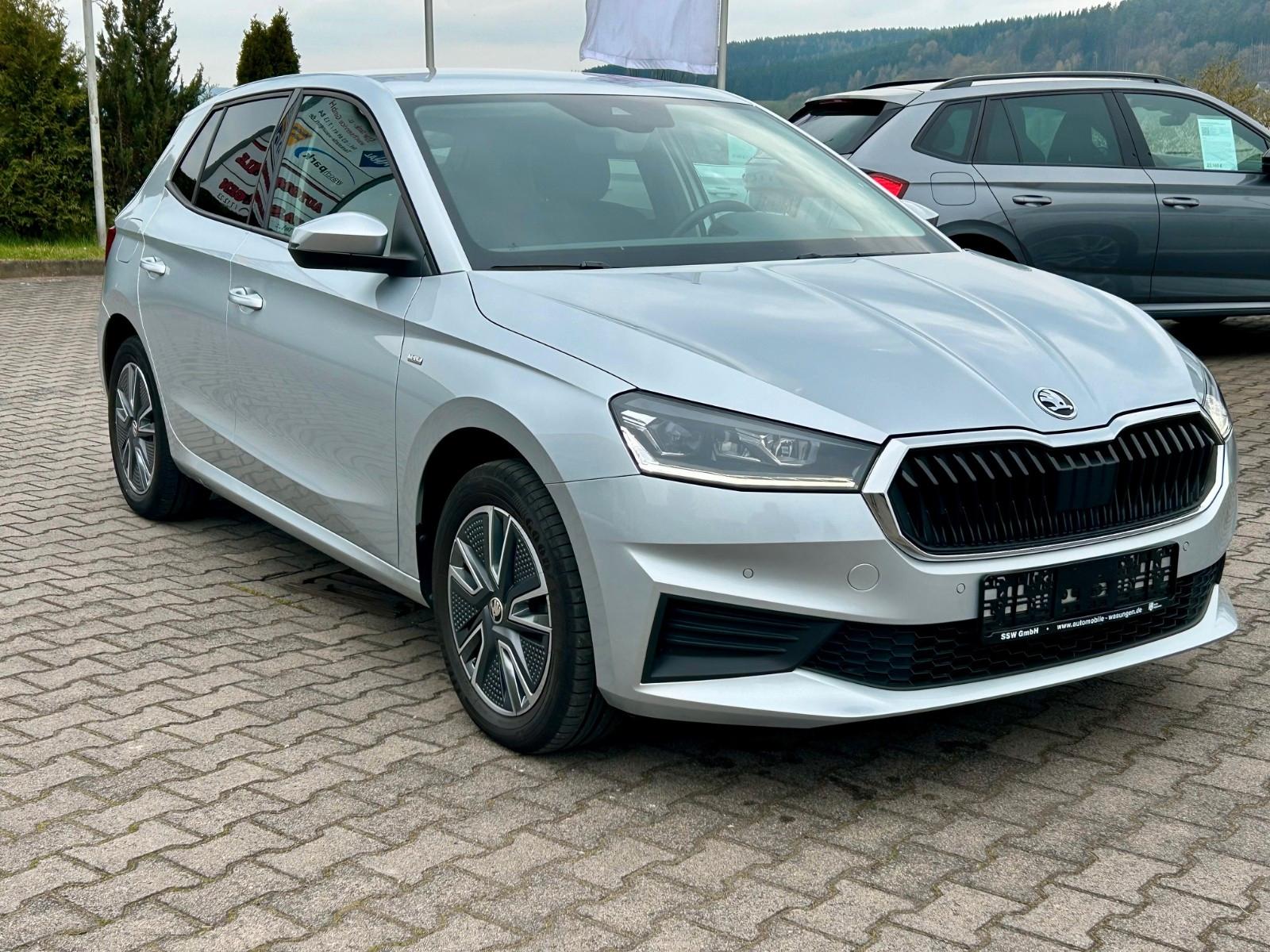 Skoda Fabia IV 110PS "Tour" Navi 8xRad AHK LED 110PS