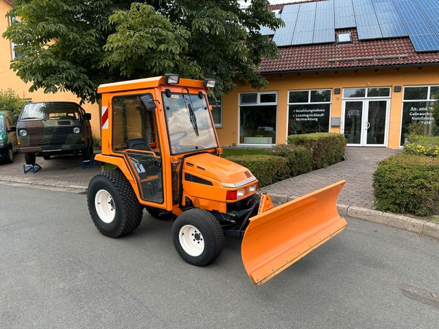 Iseki 3020 Allrad 4x4 inkl. Schneeschild