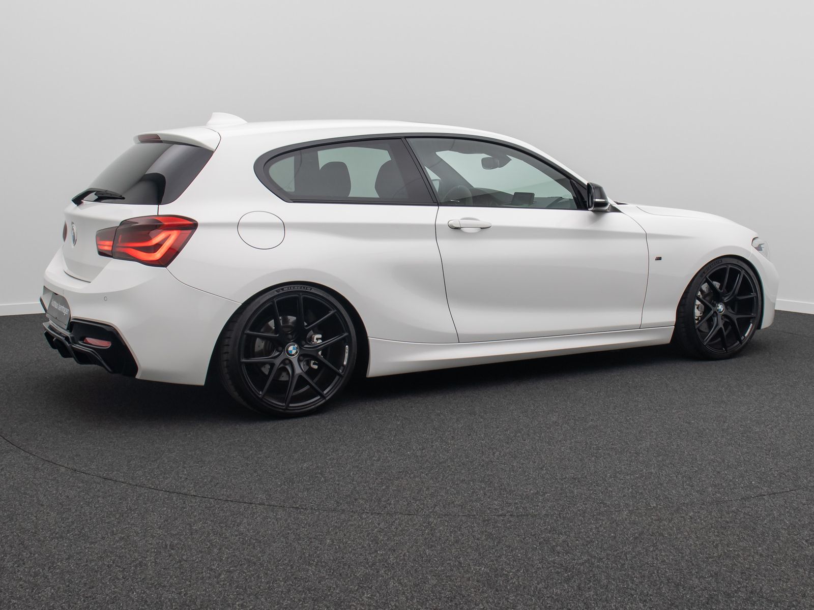 Fahrzeugabbildung BMW 118 d M Sport, Schiebedach,19 " Gewindefahrwerk
