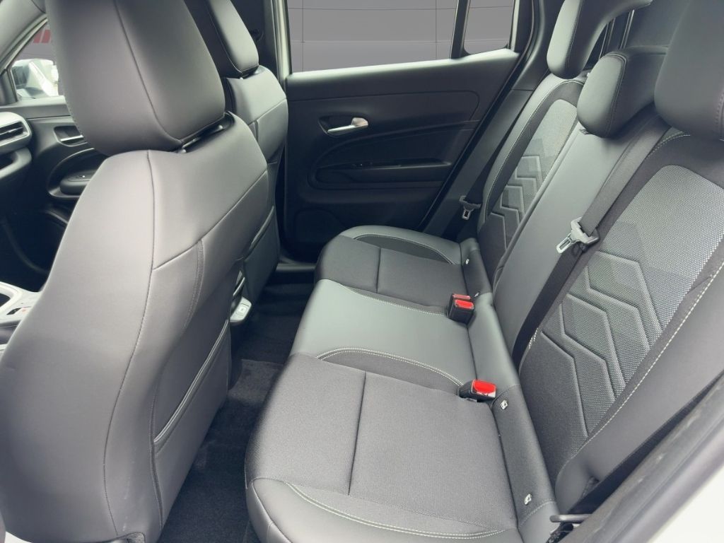 Fahrzeugabbildung Jeep Avenger e-Hybrid Altitude NAVI ELEKTR HECK WINTE