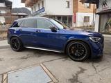 Mercedes-Benz GLC 63S, Edit.1, Perf.-Sitz & Abgas, Pano - blaue Mercedes-Benz GLC 63 AMG