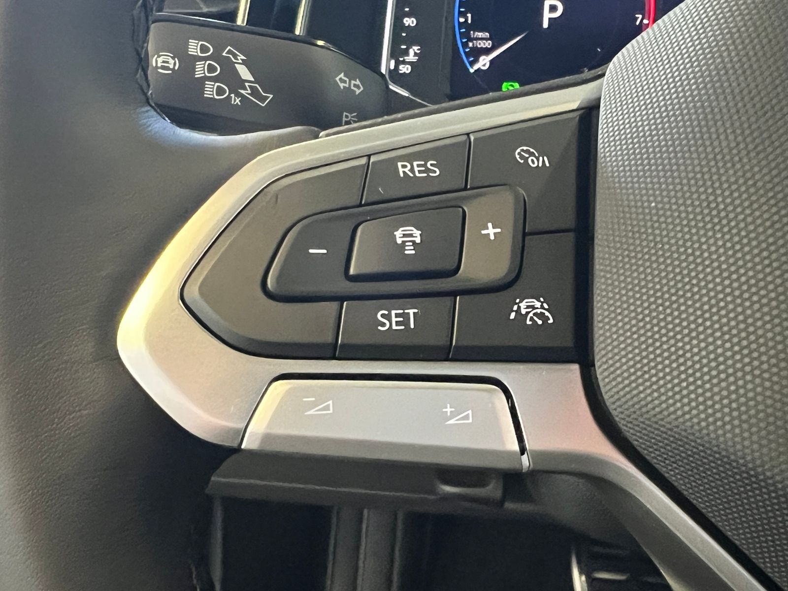 Fahrzeugabbildung Volkswagen Taigo R-Line 1.5 TSI DSG *AHK, Navi, "IQ.DRIVE"*
