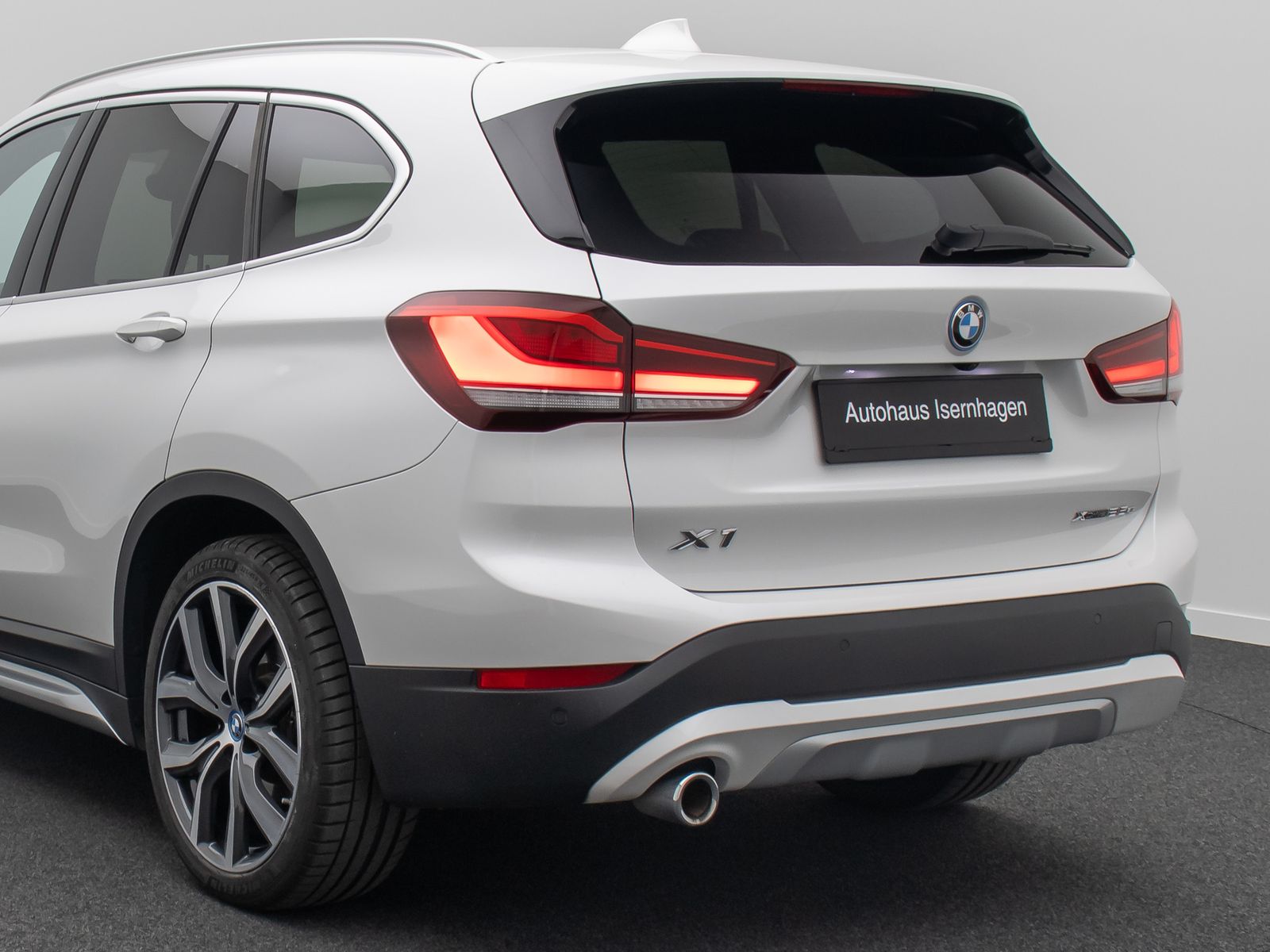 Fahrzeugabbildung BMW X1 xD25e xLine HUD Navi+ HiFi DAB Kamera 19Zoll