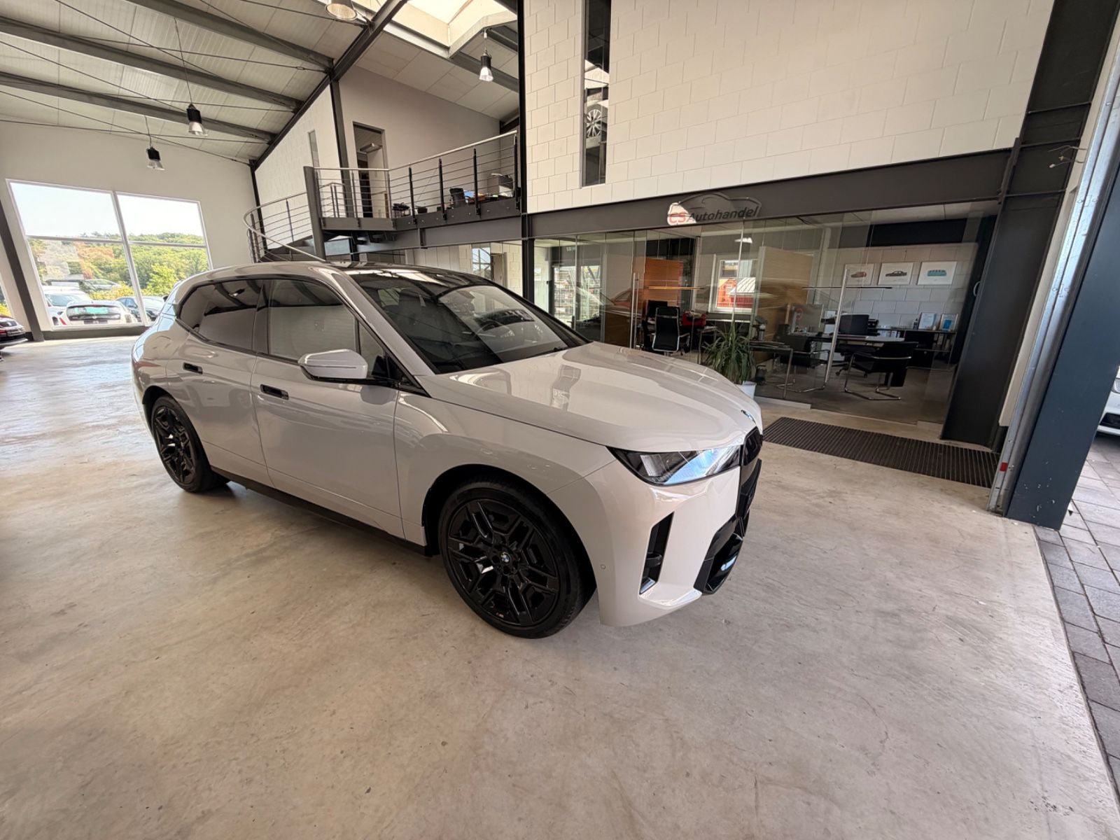 BMW iX xDrive45 MSportPro 22Z AHK MMultisitze foto 9