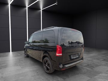 Mercedes V 220 - 3