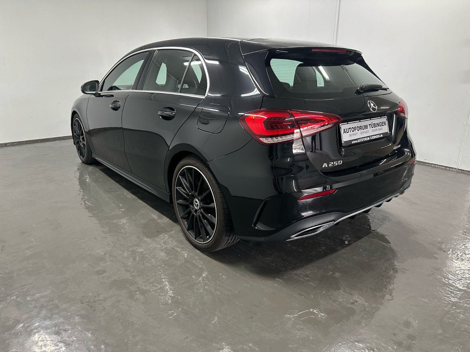 Fahrzeugabbildung Mercedes-Benz A 250 4MATIC AMG*KAMERA*PANO*SPUR*SH*TEMPO*19"