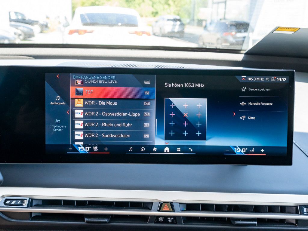 BMW iX M60 PANO AHK HUD 360° LASER LED SITZBELÜFTUNG foto 13