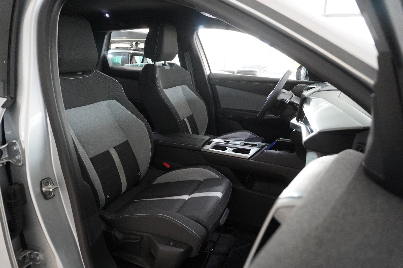 Fahrzeugabbildung Opel Grandland 1.2 48V HYBRID NAVI/LED/KAMERA/DAB+