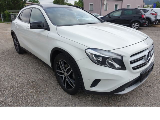MERCEDES-BENZ GLA 200 Navi Kamera PDC 8x Alu el. Heckklappe