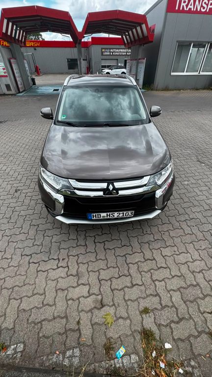 Image of Mitsubishi Outlander