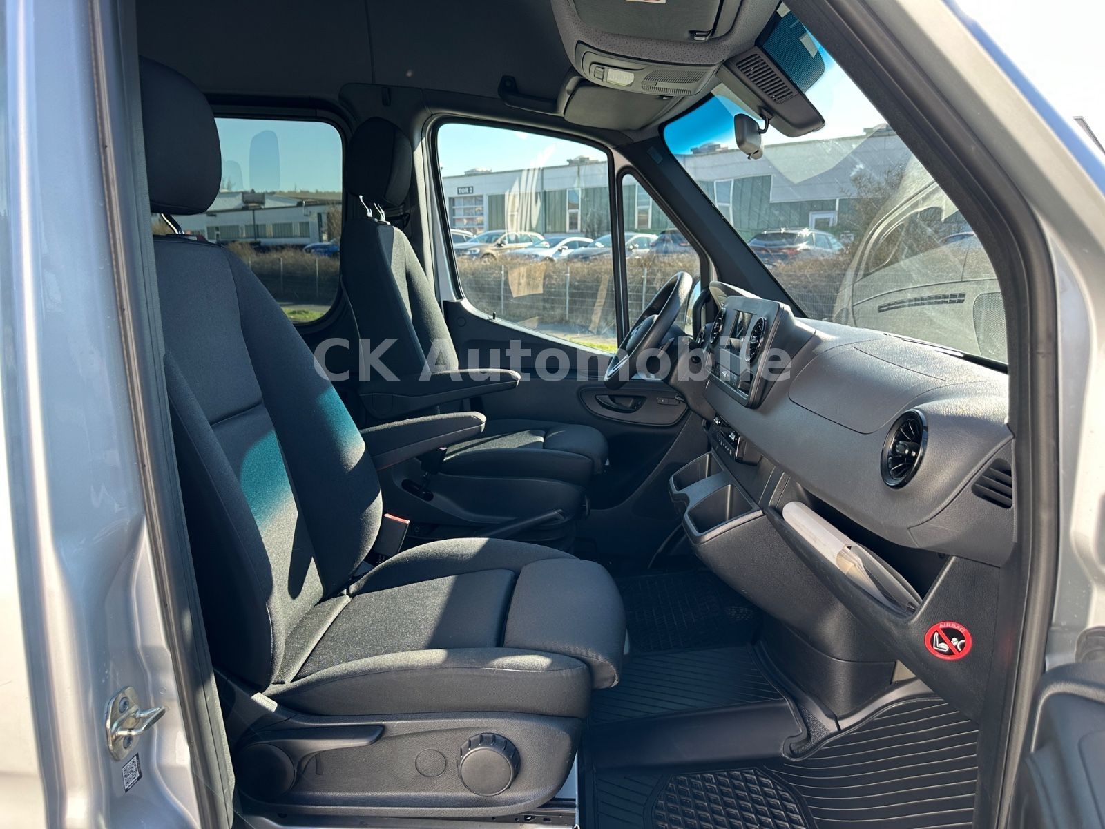 Fahrzeugabbildung Mercedes-Benz Sprinter 319 Kombi 4x4/8 Sitze/Klima/Navi/Kamera