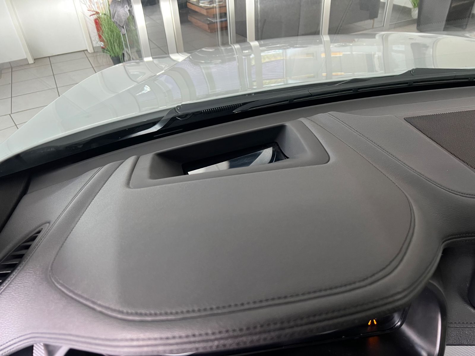 Fahrzeugabbildung BMW X6 xDrive 30 d M sport Paket *MINERALWEISS*