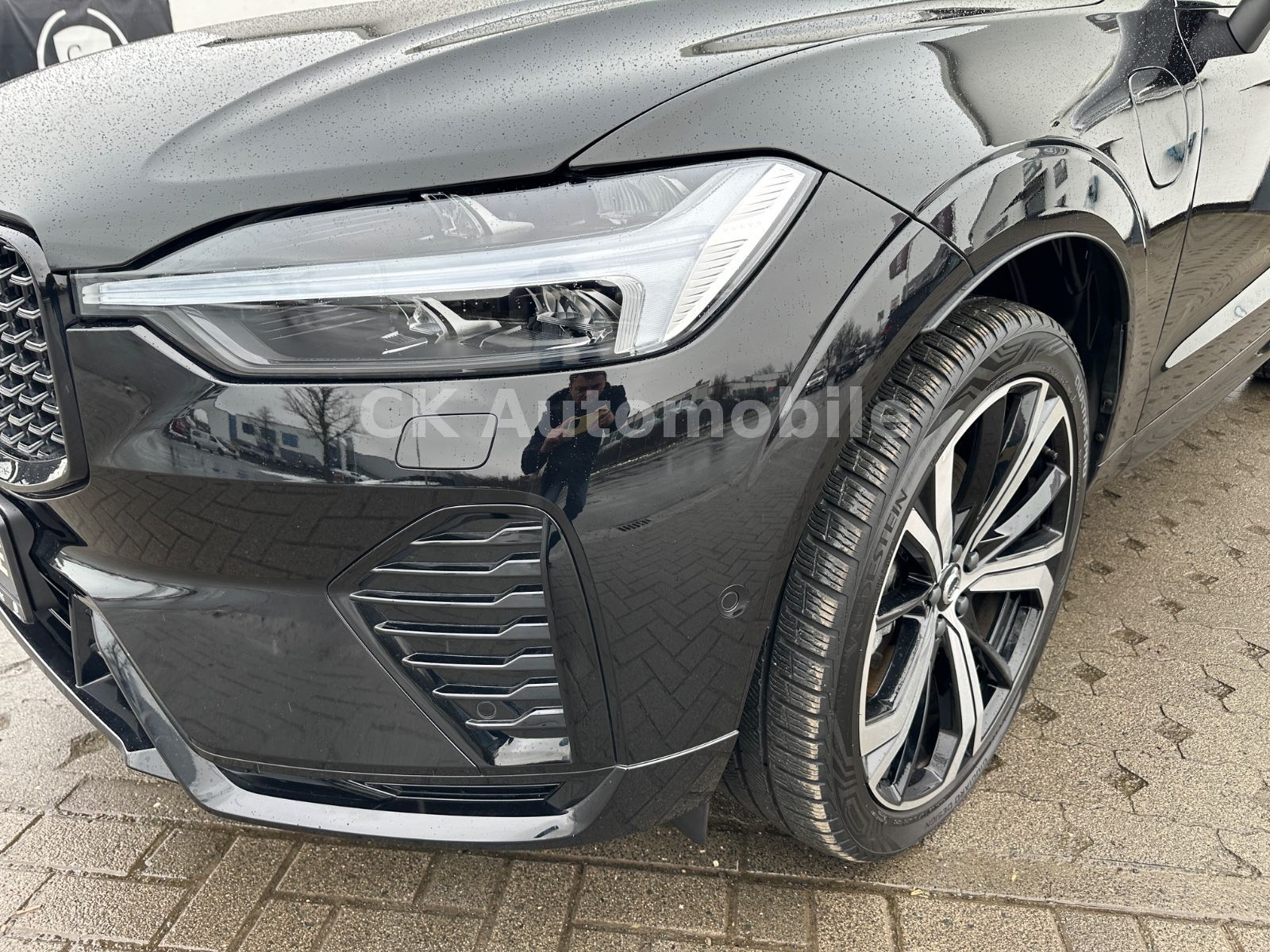 Fahrzeugabbildung Volvo XC60 T6 AWD Recharge Plus Dark/Pano/BLIS/AHK