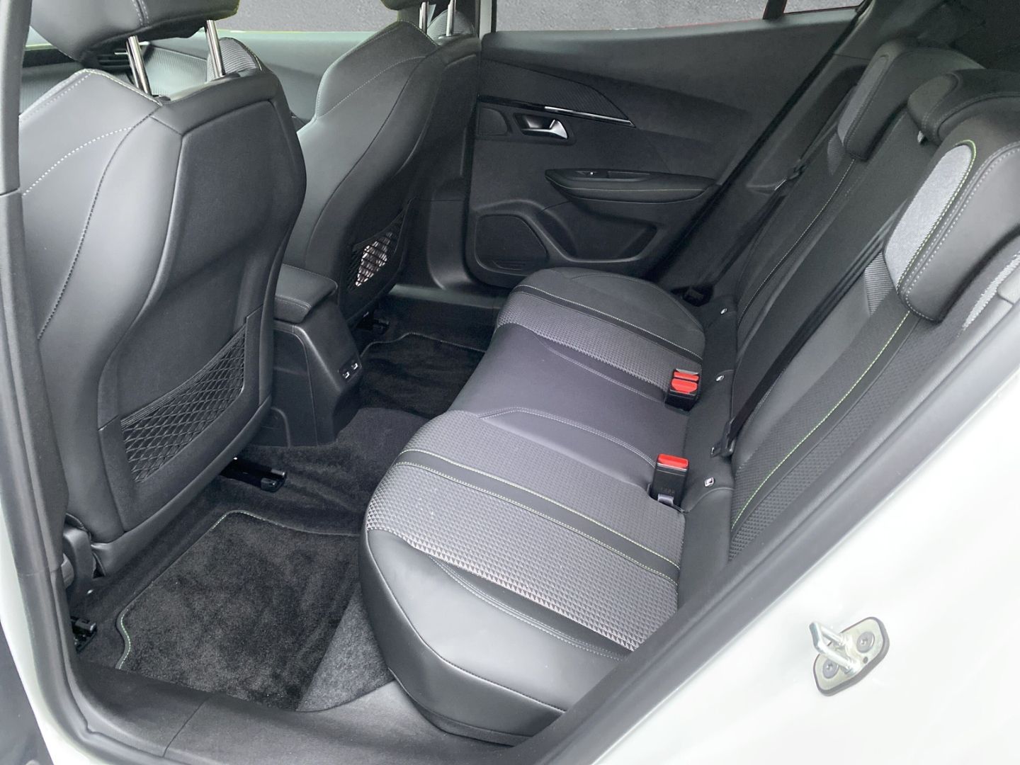 Fahrzeugabbildung Peugeot 2008 e- GT Elektromotor 136