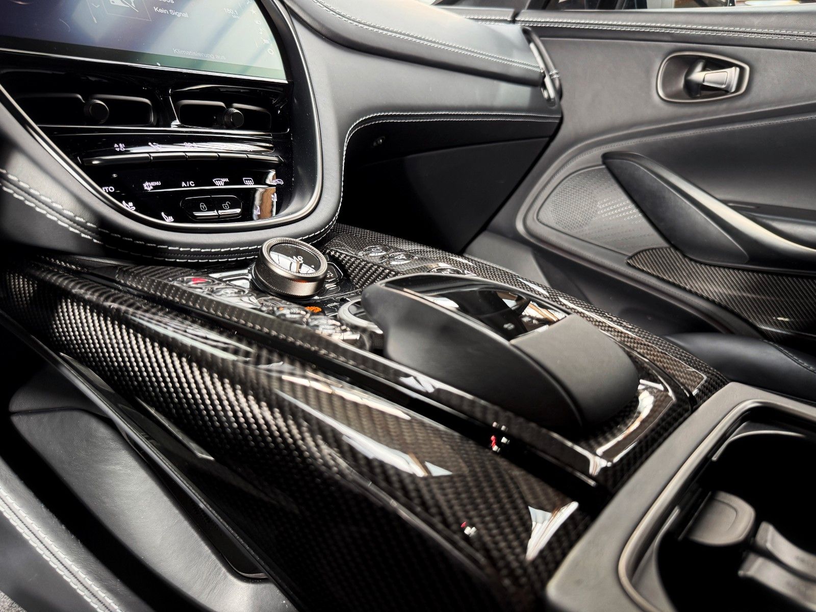 Fahrzeugabbildung Aston Martin DBX 4.0 V8 DBX707 + 2.Hand + Top Geplfegt