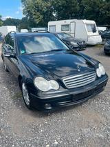 Lada Avto Mercedes c 203 - gebrauchte Lada Niva aus dem Jahr 2006