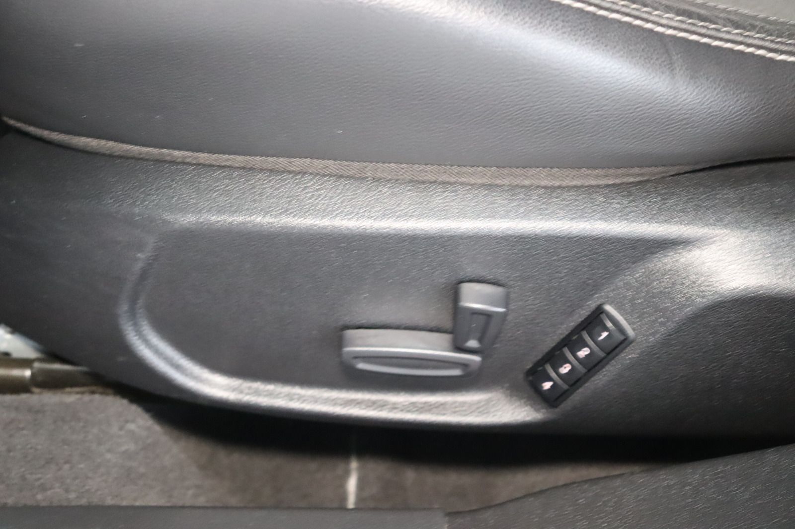 Fahrzeugabbildung Ford Mondeo Turnier 2.0i Titanium * Sitzhzg * Top