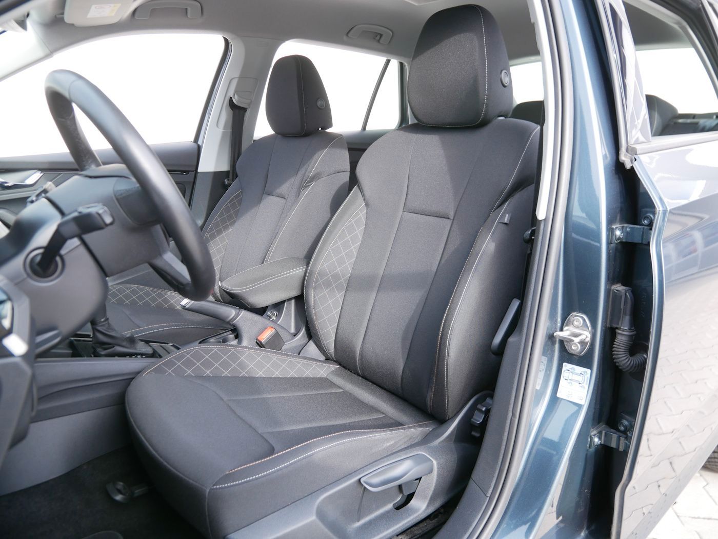 Fahrzeugabbildung SKODA Kamiq 1.0 Ambition DSG LED PDC Klimaautomatik AL