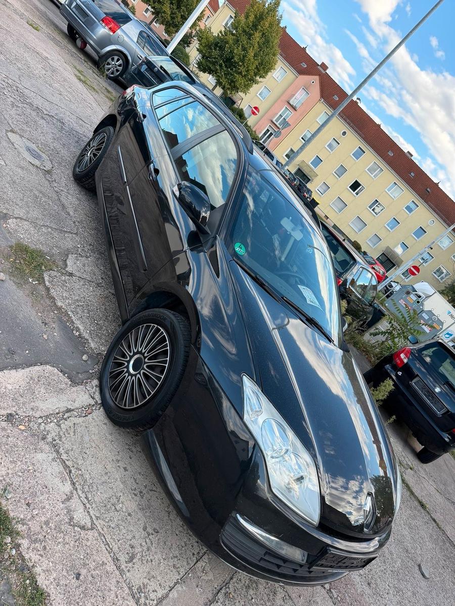 Renault Laguna 2009 — rear view