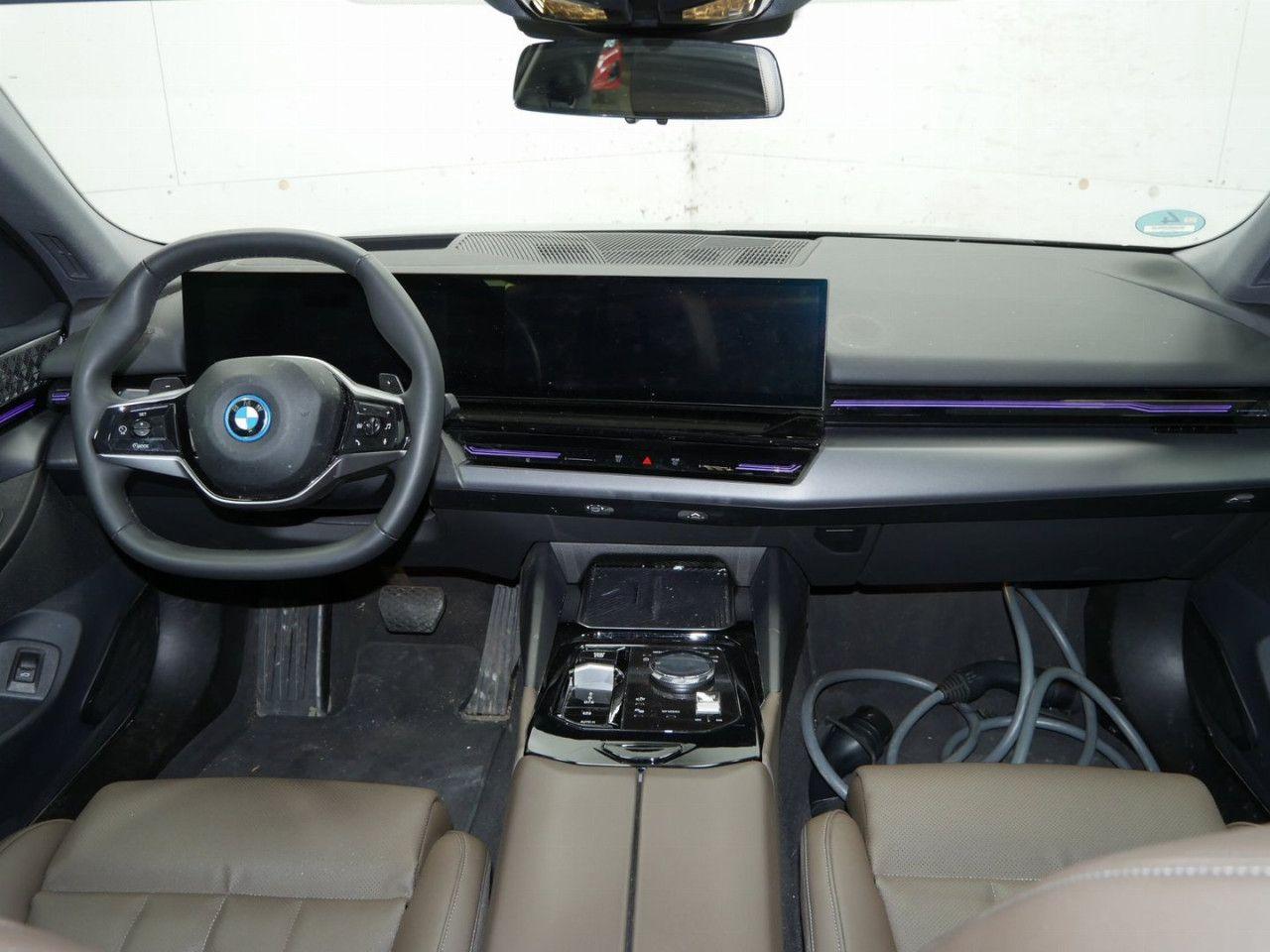 BMW 530e xDr Limo LivProf DAProf 360° KomfSi B/W