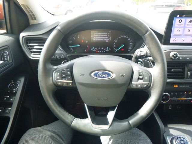 Fahrzeugabbildung Ford Focus ACTIVE 1,5 EcoB >AUT/Headup/NAV/LED/PAN<