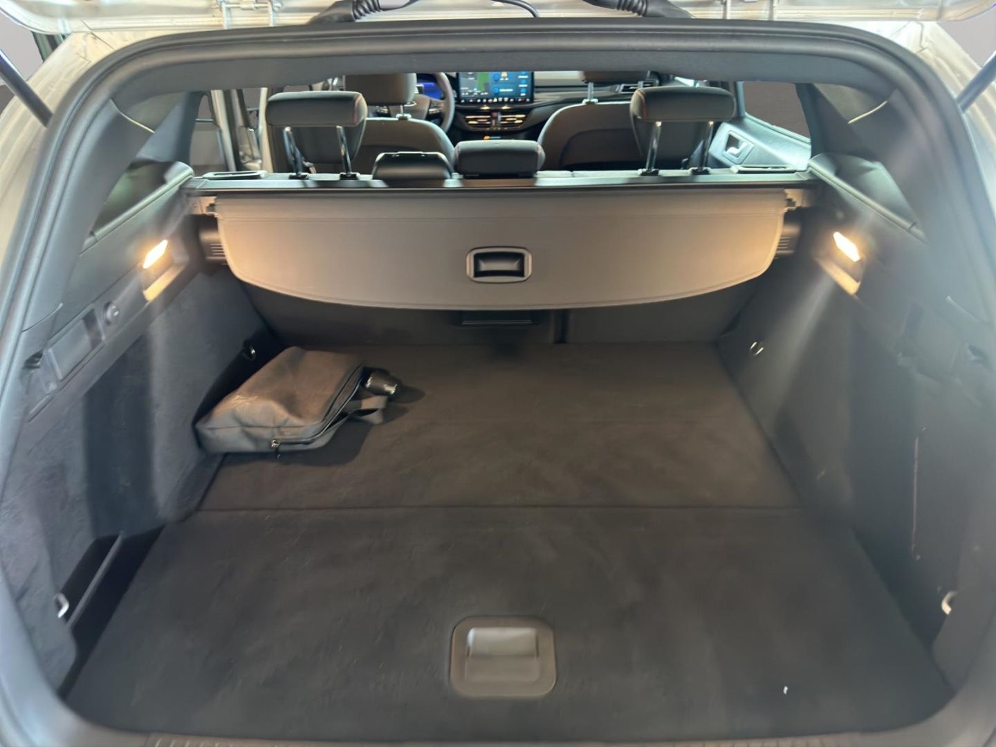 Fahrzeugabbildung Ford Focus Turnier ST-Line X AHK, WINTERPAKET