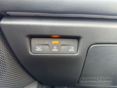 VW Passat Business 2.0 l TDI DSG Bluetooth Navi LED