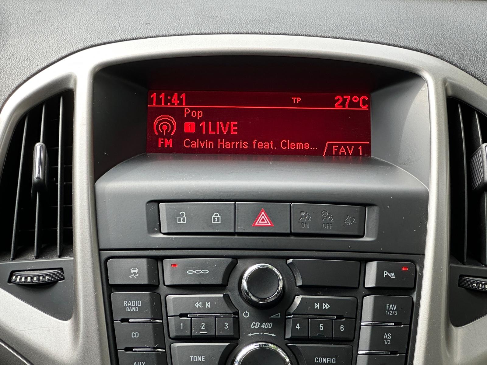 Opel Astra 2013 — photo 13