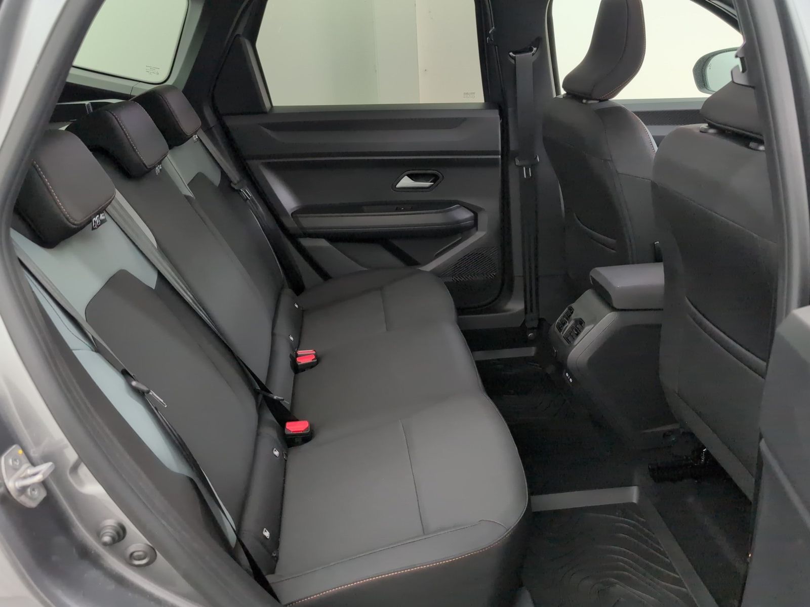 DACIA Bigster Extreme Hybrid 155 Zweifarblackierung – Bild 13