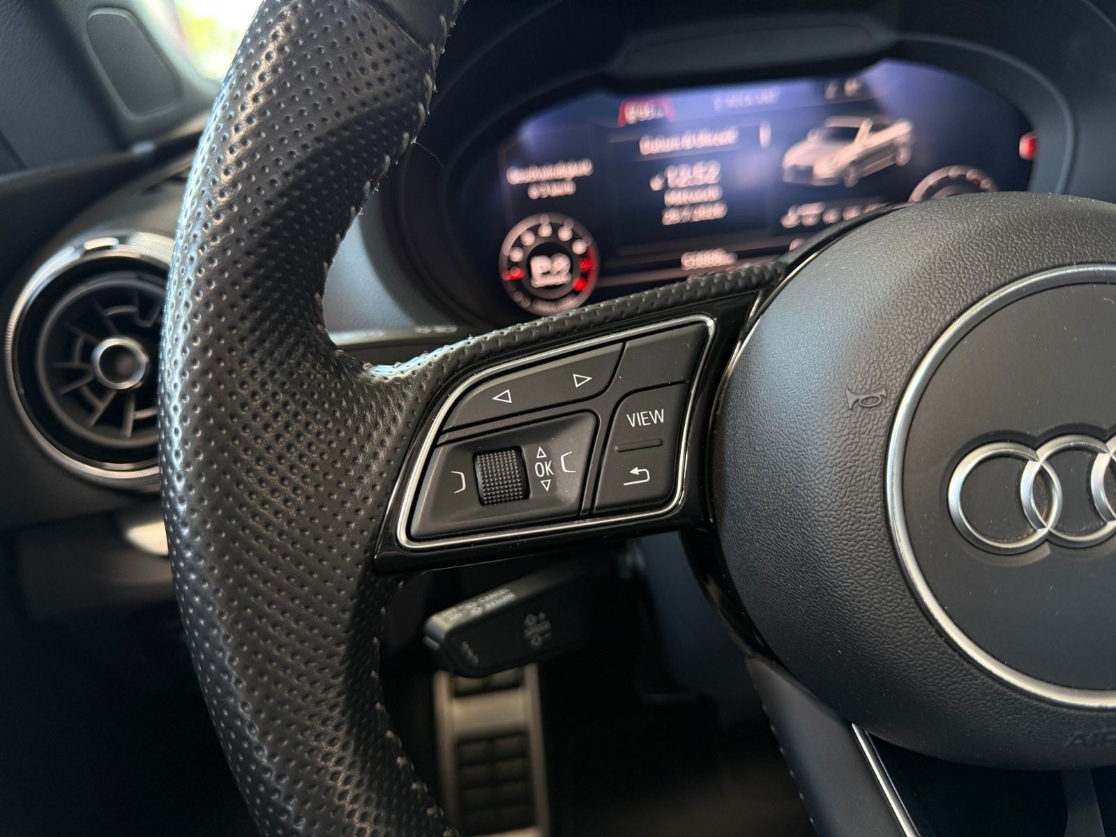 Fahrzeugabbildung Audi A3 Cabriolet S line 35 TFSI KAM LED NAVI