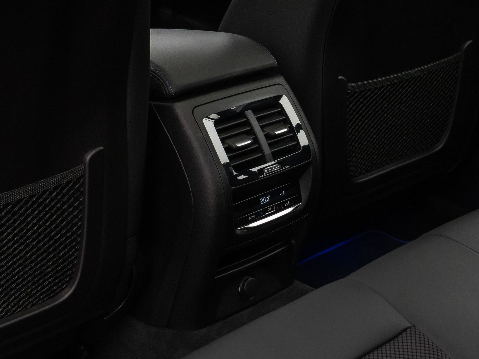 Fahrzeugabbildung BMW X4 xD20d M Sport X Panorama HUD HiFi Komfort 20"