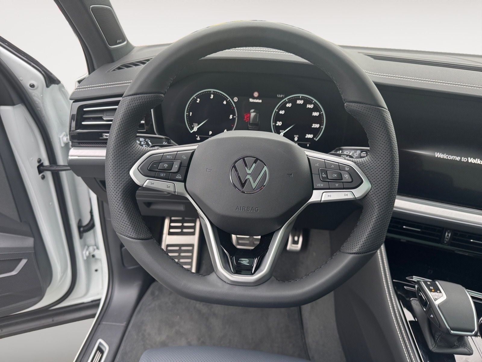 Fahrzeugabbildung Volkswagen Touareg R-Line Black Style Voll Facelift 5J Gara