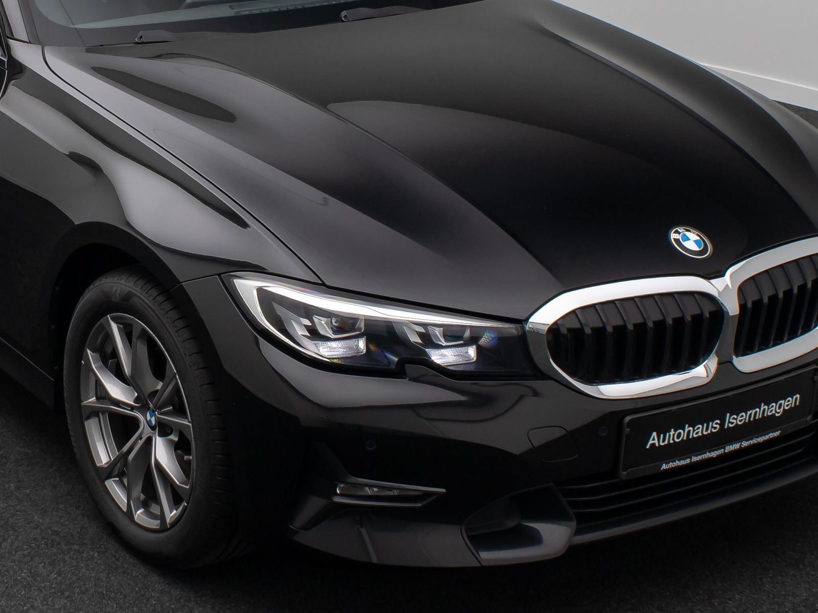 Fahrzeugabbildung BMW 320d Sport Line DAB Alarm PDC GeschwindigReg 17"