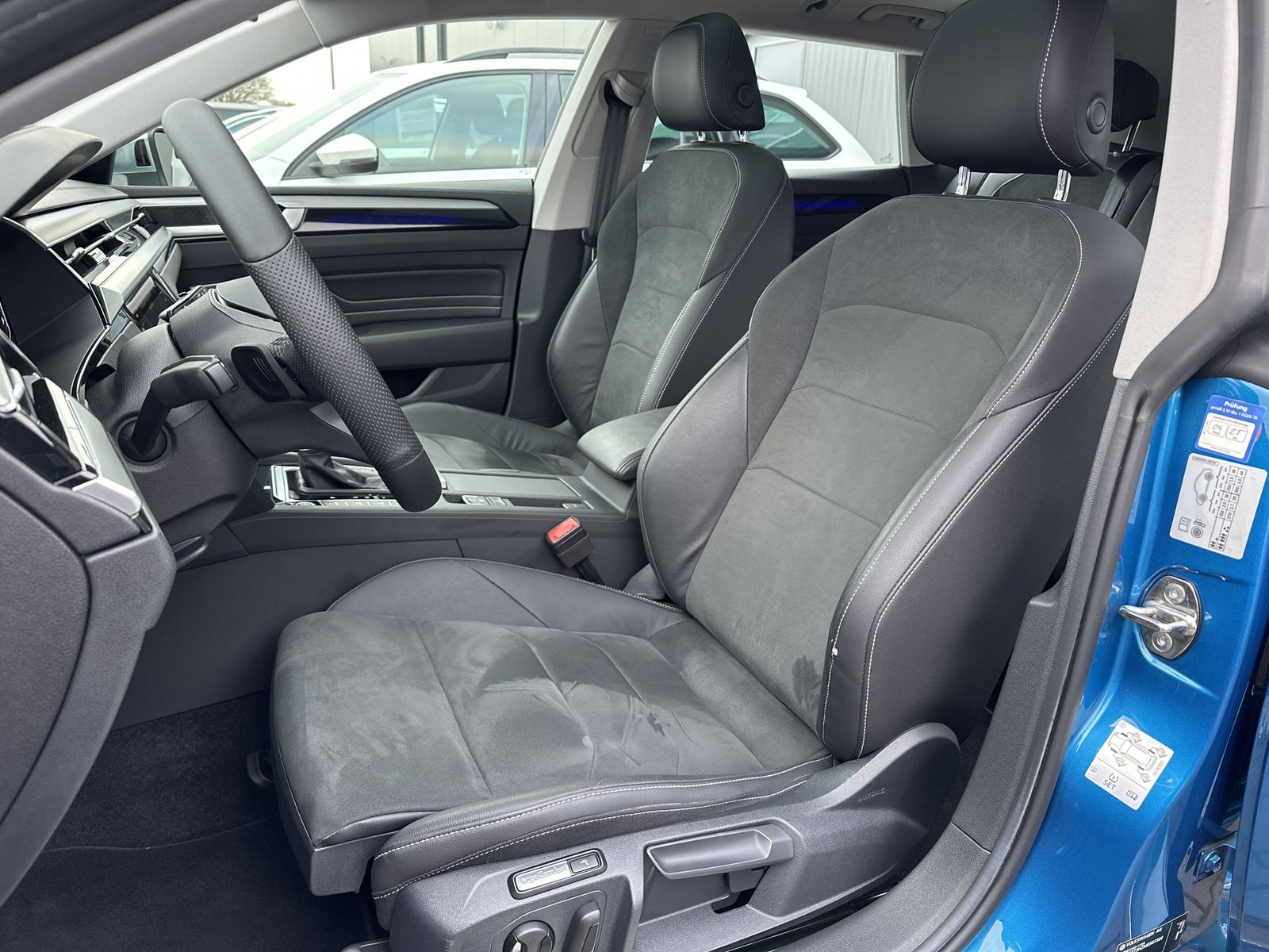 Fahrzeugabbildung Volkswagen Arteon SB 1.4 eHybrid DSG Elegance NAV+LED+PANO
