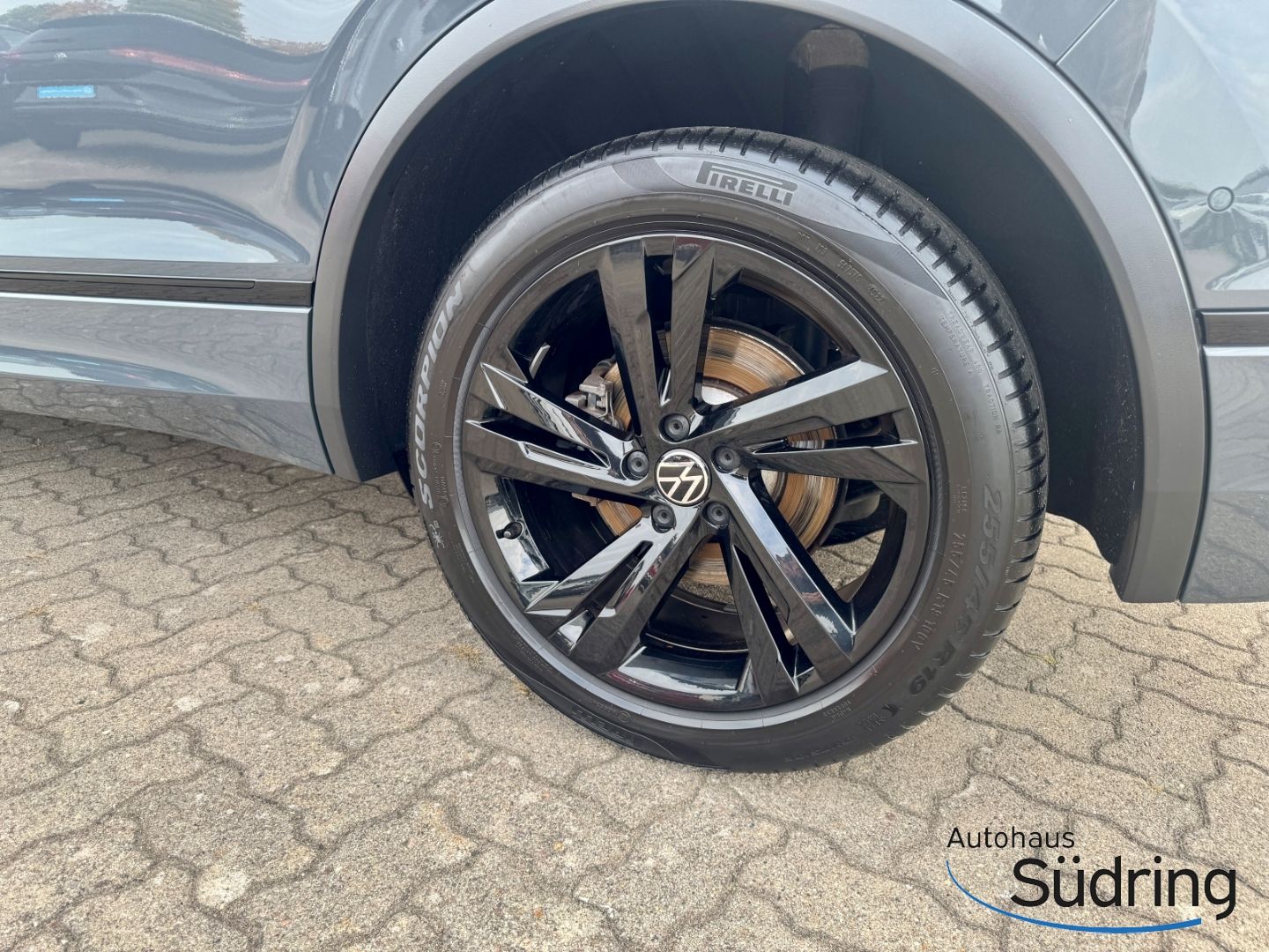 Tiguan 1,4TSI R-Line Black Style DSG HUD AHK Pan