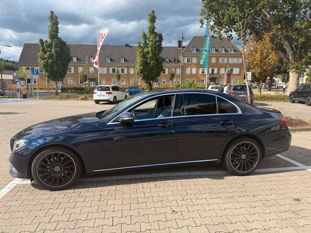 Image of Mercedes-Benz E 200