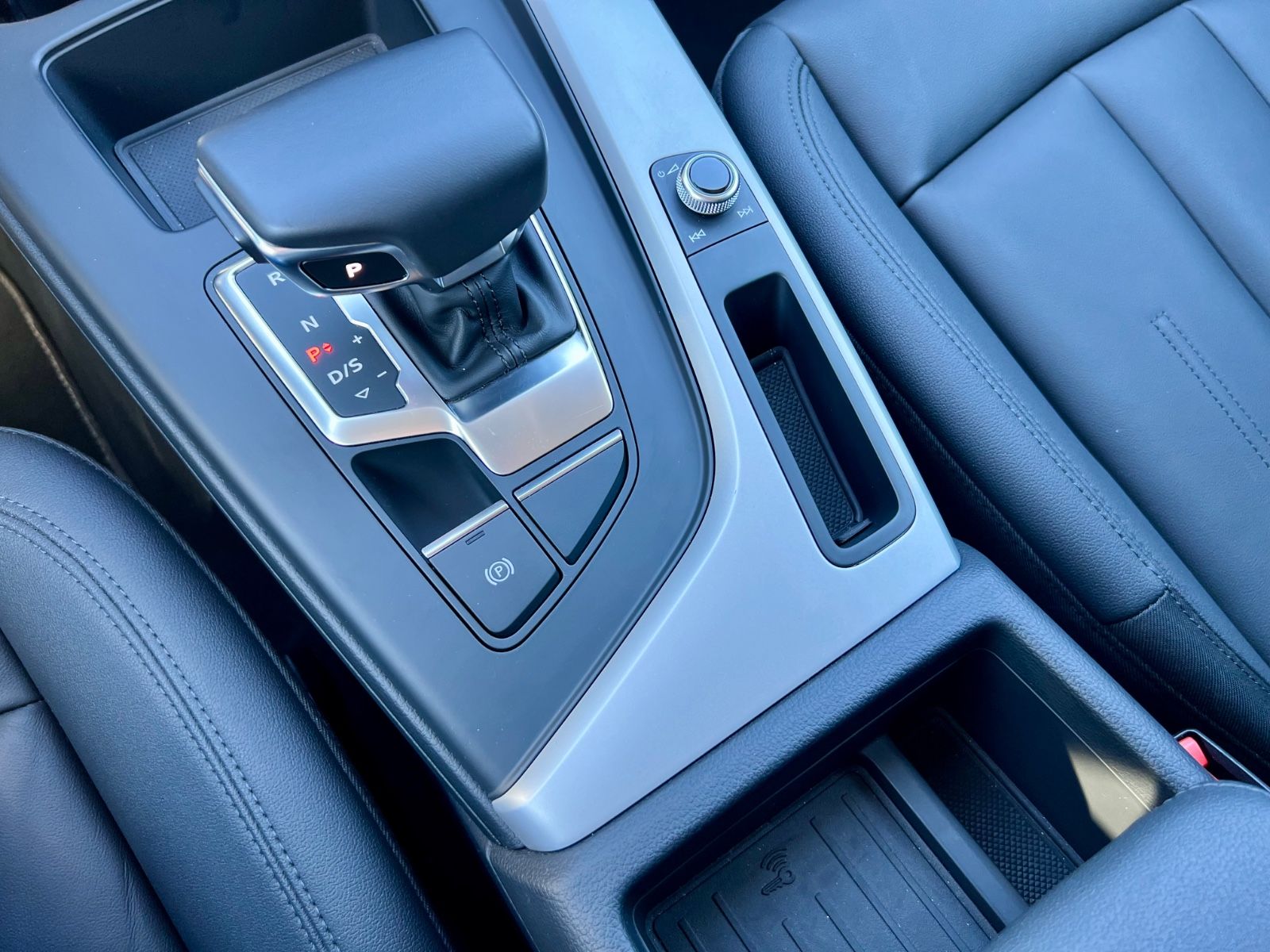 AUDI A4 Avant TDI LEDER AHK LED SHZ NAVI KAMERA