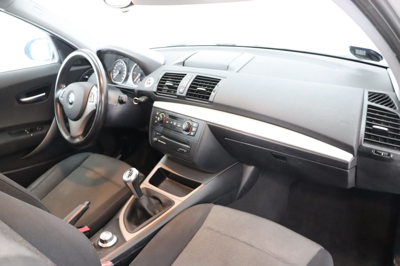 Fahrzeugabbildung BMW 118 d * Navi * Schiebedach