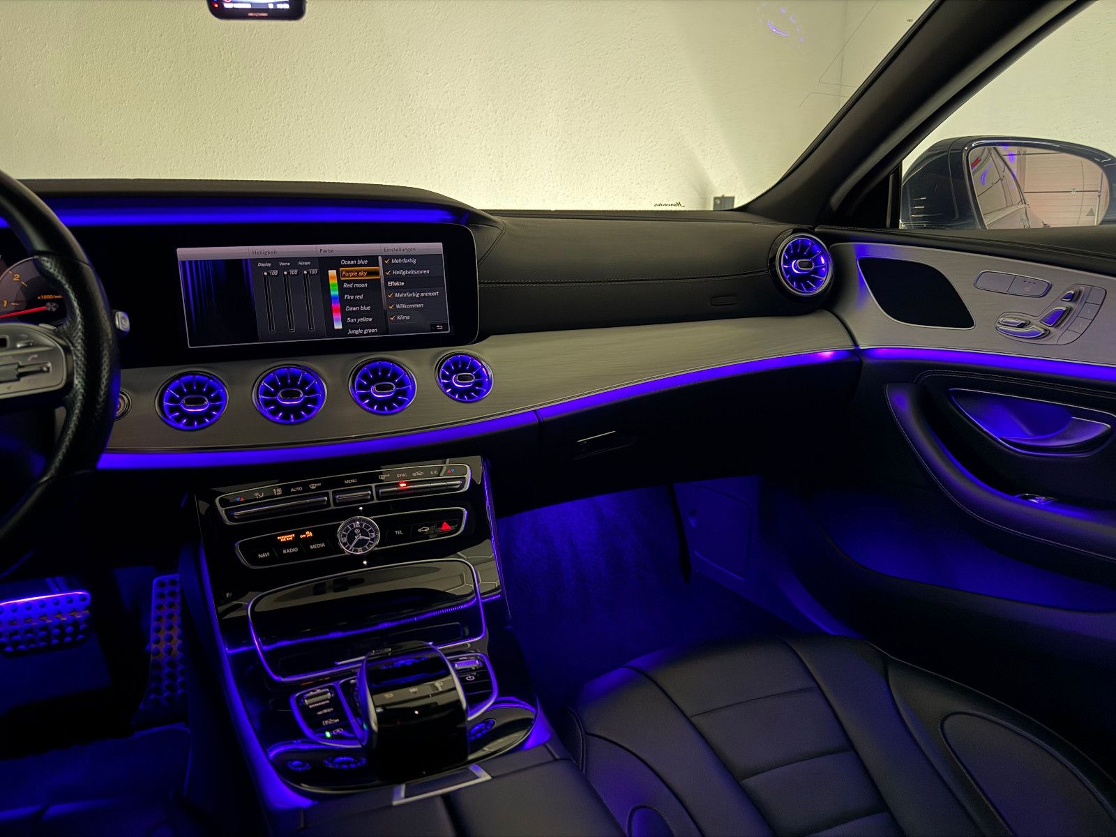 Fahrzeugabbildung Mercedes-Benz CLS 350 d 4Matic AMG-LINE/HuD/eGSD/DISTRONIC+