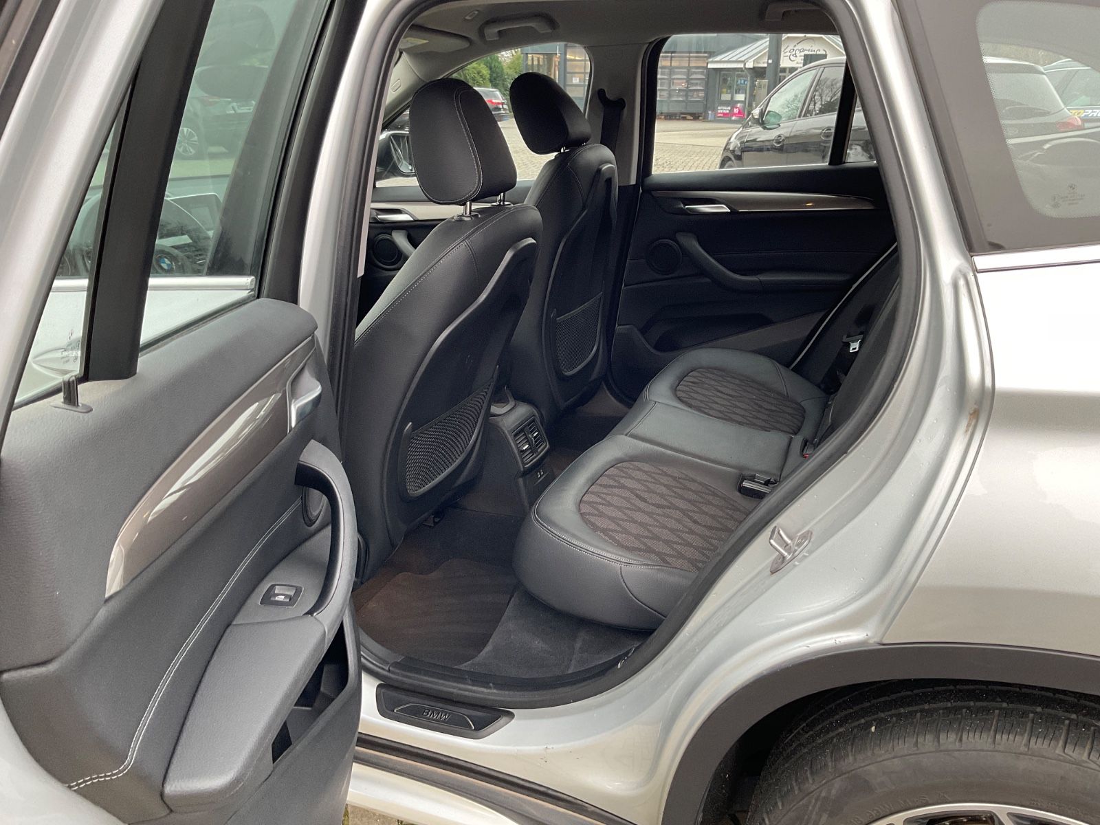 Fahrzeugabbildung BMW X1 sDrive20i xLine,Auto,Navi,AHK,Xenon