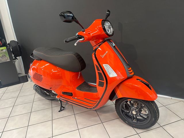 Vespa GTS 300 SUPERSPORT verschiedenen Farben am Lager