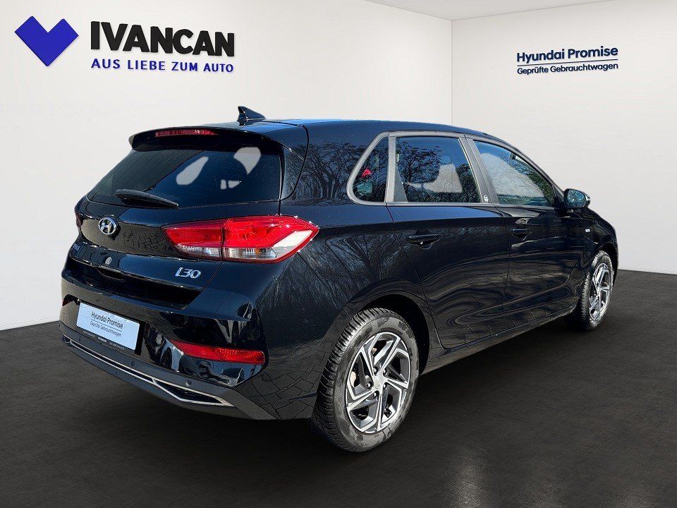 Fahrzeugabbildung Hyundai i30 5-Türer1.5 Benzin Turbo 160PS 7-DCT (48V) Ed