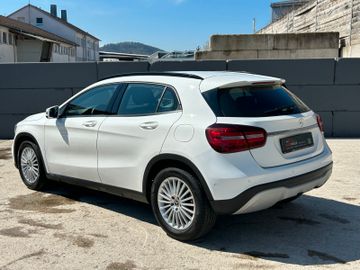 Fahrzeugabbildung Mercedes-Benz GLA 200 LED PDC 360° Kamera Navi  SHZ BLT