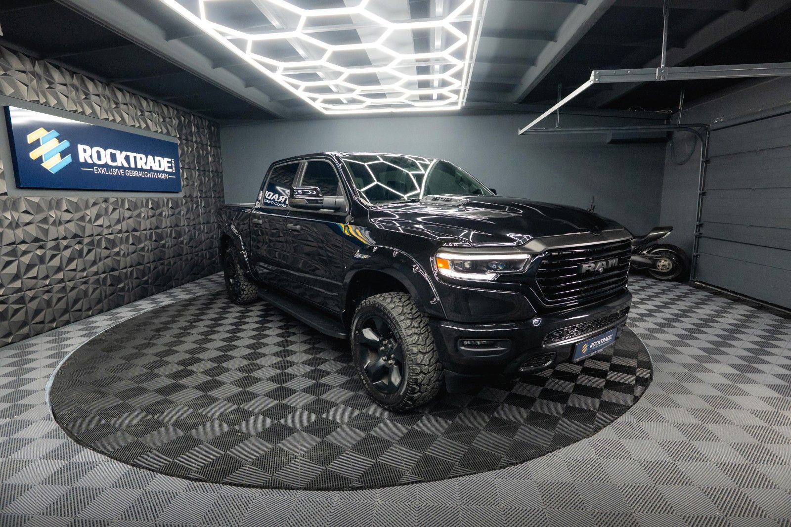 Fahrzeugabbildung Dodge RAM 3.6 V6 4x4 OFFROAD LARAMIE BLACK EDITION LED