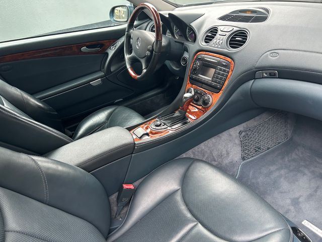 Fahrzeugabbildung Mercedes-Benz SL 350 + Garagenfahrzeug+Scheckheft gepflegt+