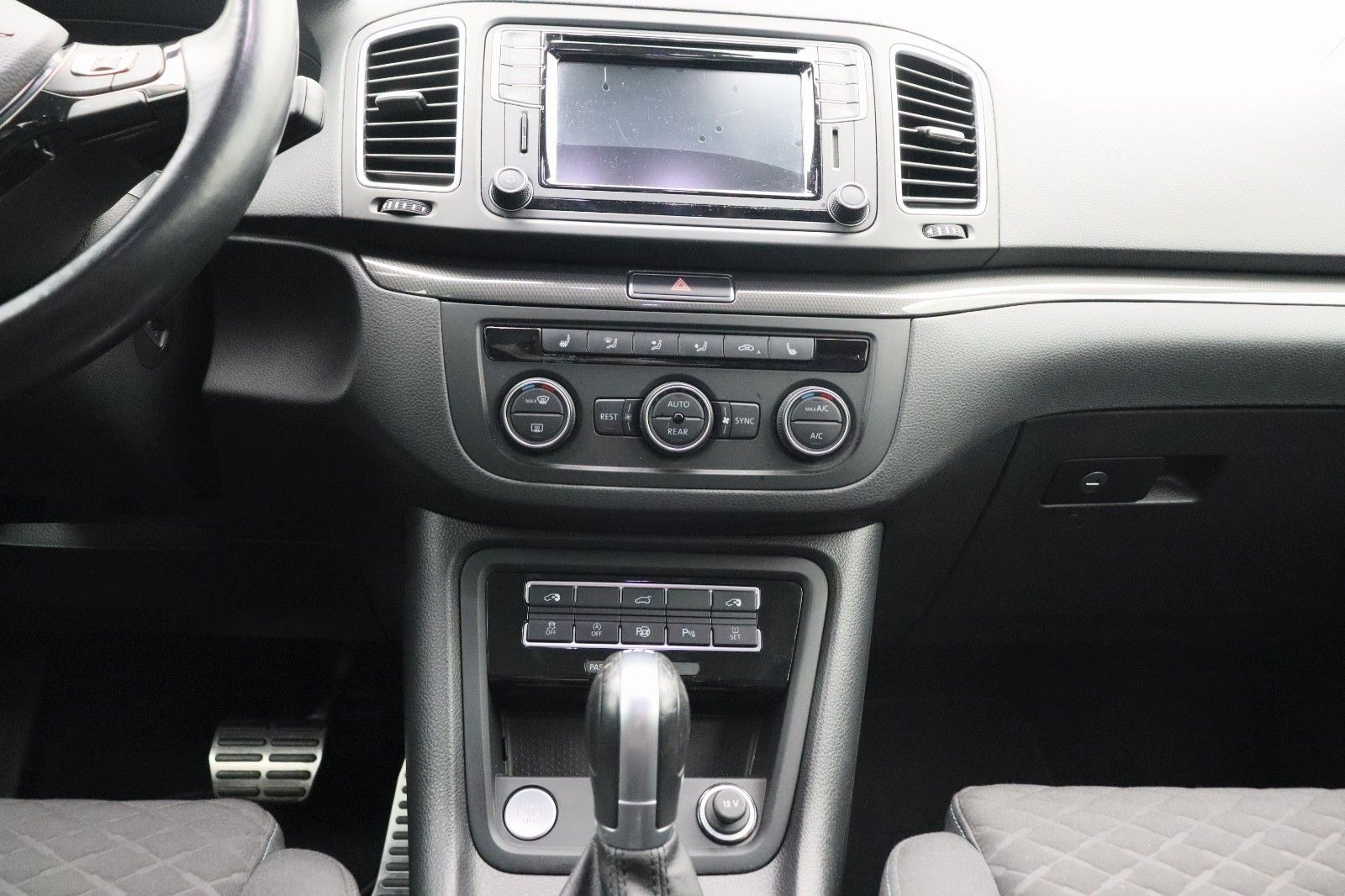 Fahrzeugabbildung Volkswagen Sharan 2.0 IQ.DRIVE ACC NAVI AHK R-Kamera