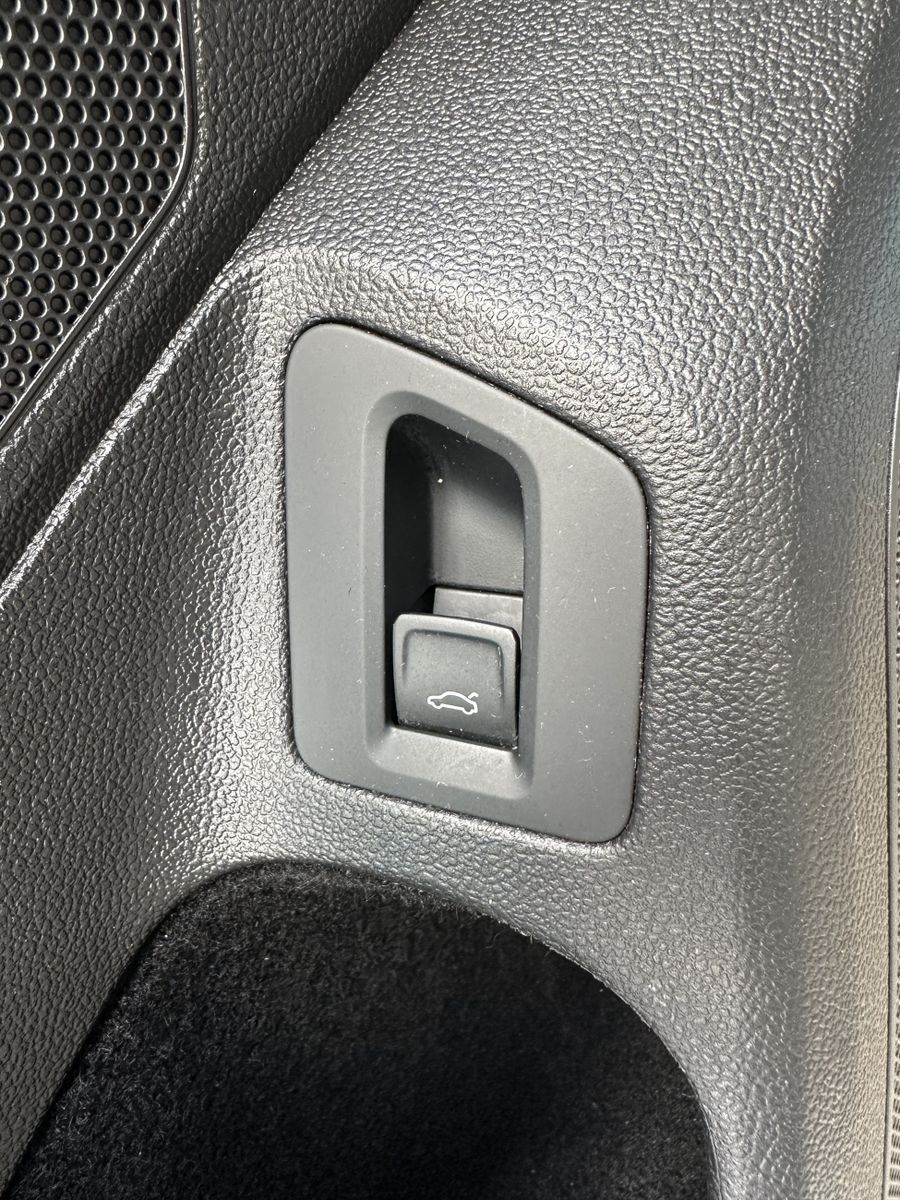 Fahrzeugabbildung Volkswagen Passat Variant Business NAV+IQ-LIGHT+AHK+KAM+VC
