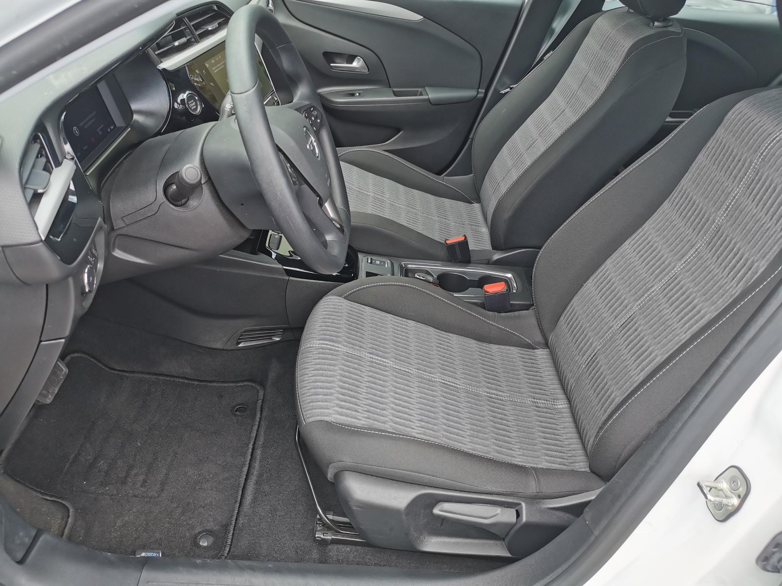 Fahrzeugabbildung Opel Corsa F -e Edition*PDC hin.+Cam*Carplay*Allwe.*