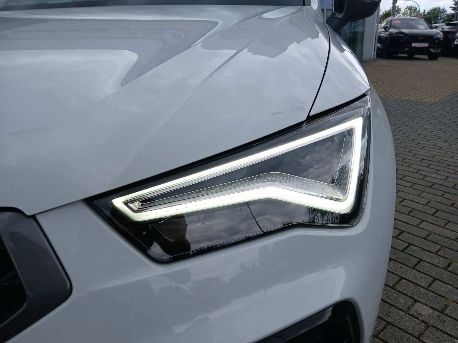 Fahrzeugabbildung CUPRA Ateca TSI DSG 4Drive LED AHK Navi AID ACC RFK be
